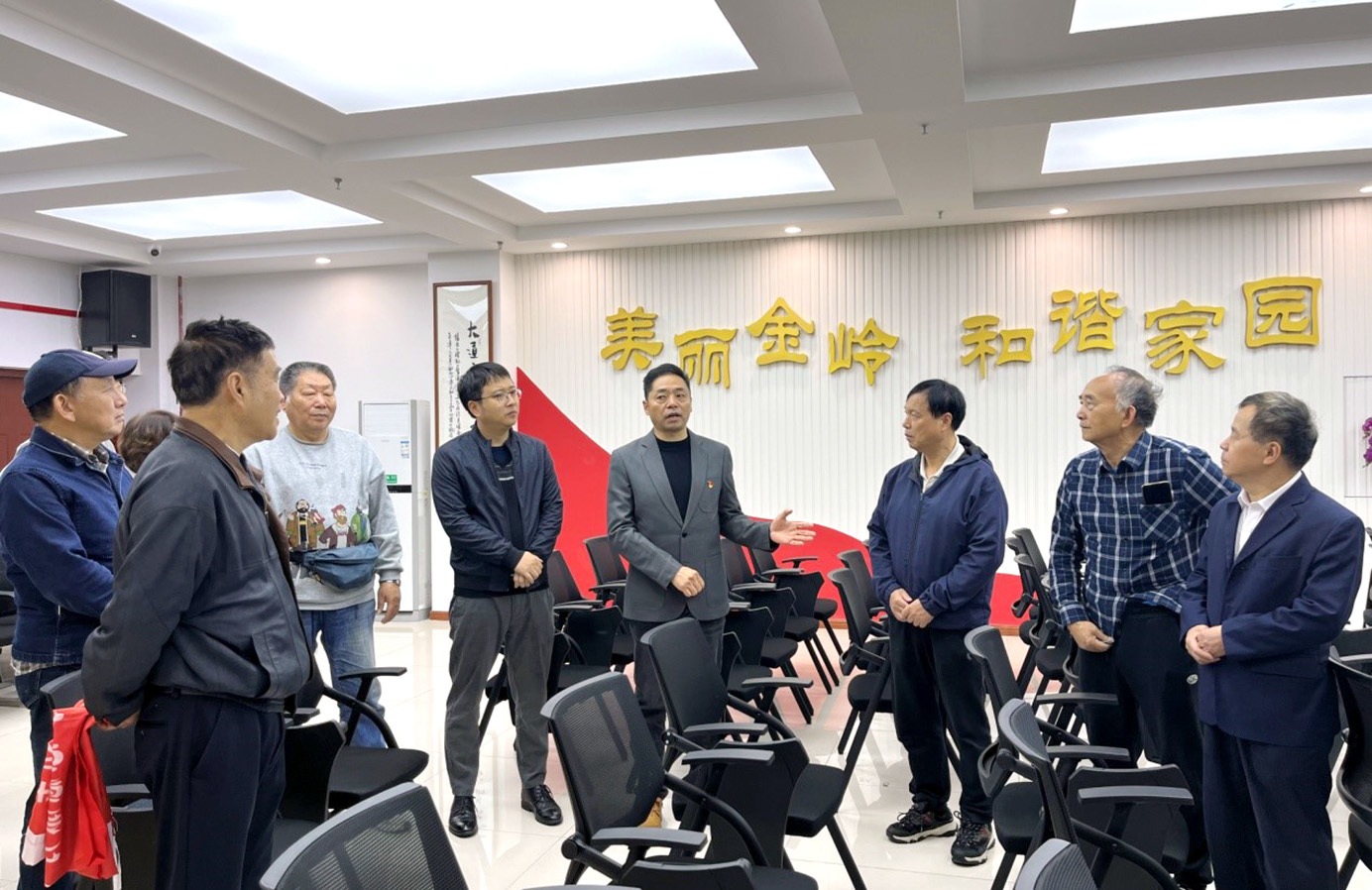 志强智达写华章，重庆市影视文学学会党支部深入社区践行文化传承发展座谈会精神