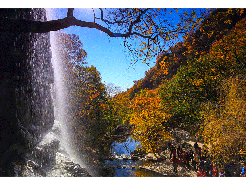 Autumn View Brook Pool by Fan Jiangming
