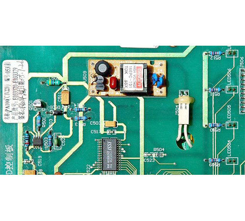 五金工具贴标机案例展示：电路板