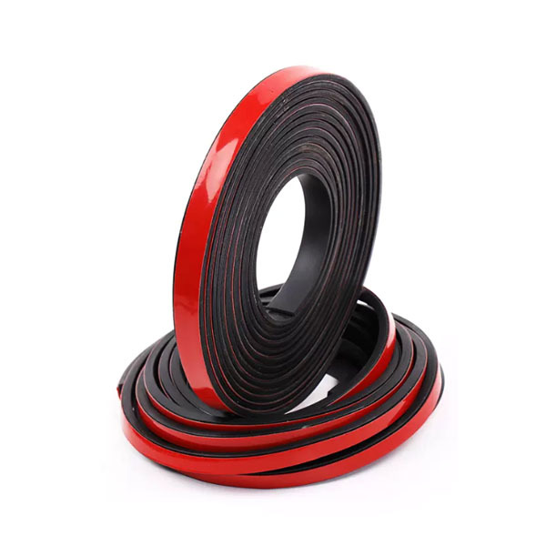 Flat solid rubber self-adhesive sealing strip