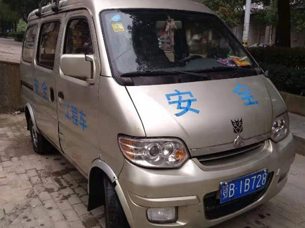 工程施工車