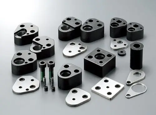Current Status and Future Trends of Medical Molds