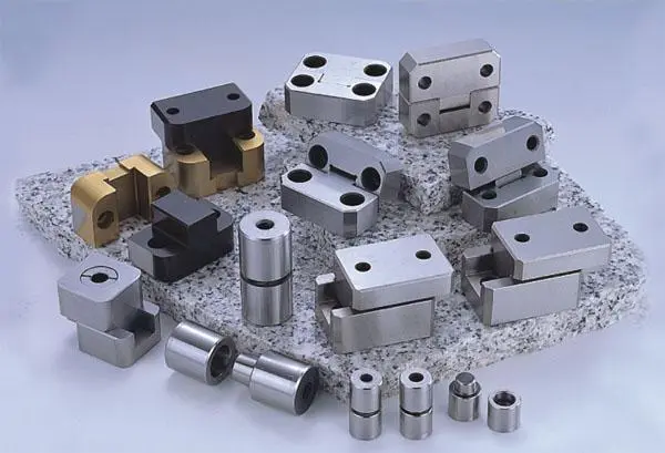 Comparison of 3D molds and traditional molds
