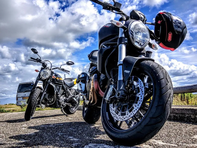 Motorcycle power transmission: what are the differences between chain, belt, and shaft drives?