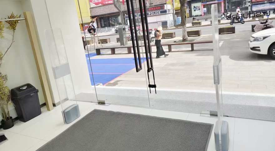 Lifangmei | AM&RFID dual-frequency anti-theft Door: Intelligent security for the clothing retail industry.