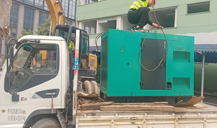 魚化寨周邊路政施工單位采購濰柴50KW靜音柴油發(fā)電機組一臺