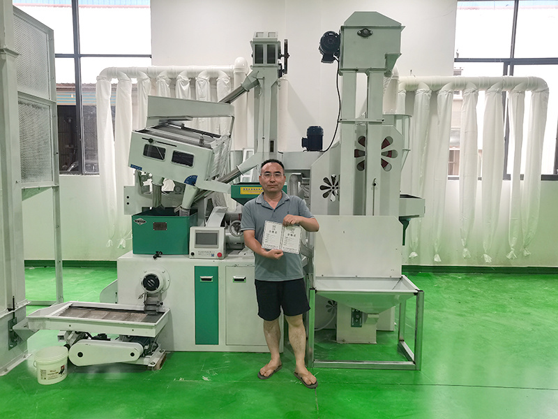 Automatic rice machine