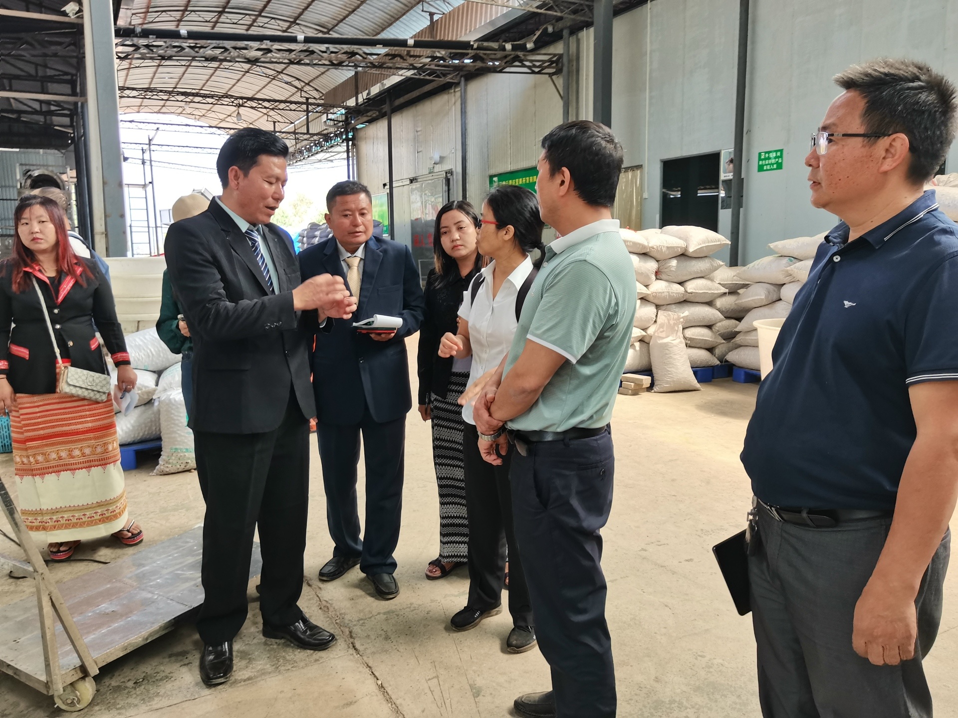 Yunnan Aoda Dehong Branch Organized China-Myanmar Macadamia Nut Industry Cooperation and Exchange Meeting and Completion Ceremony of Cultivation and Production Technology Training Course