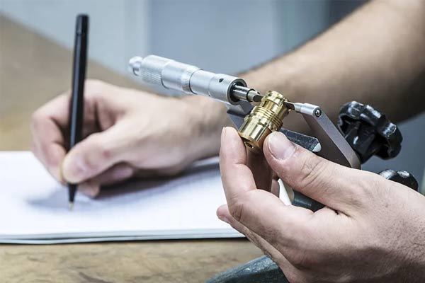 Injector sleeve