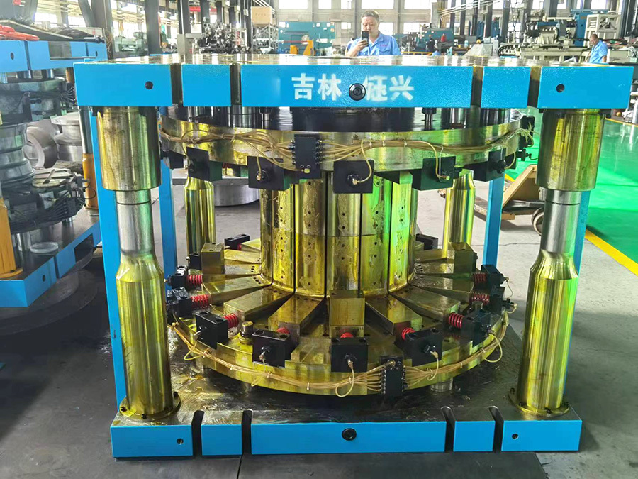 Rim expansion die