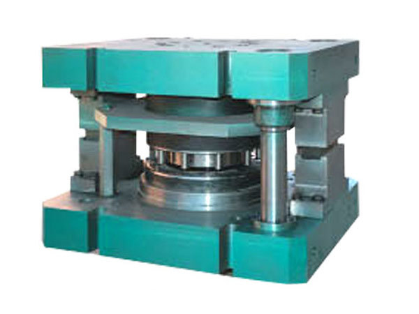 Spoke composite punching large and small hole die