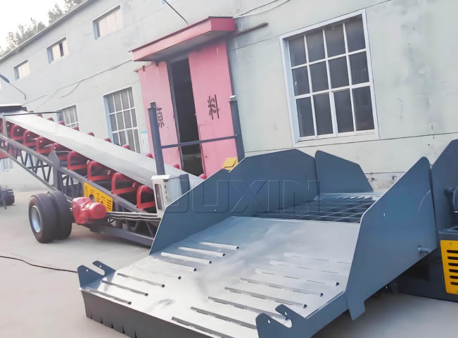 Tracked Bulk Reception Feeder