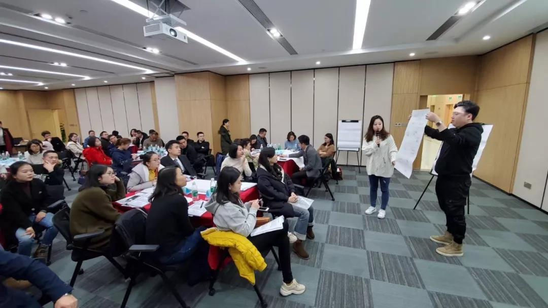 柏利城商业总经理张志刚应邀为成都天府学院学员授课