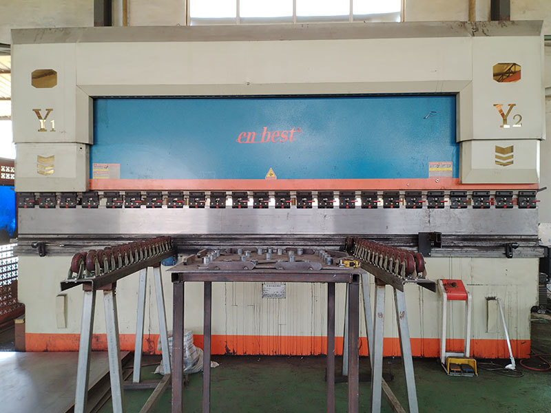 大型數(shù)據一體折彎機