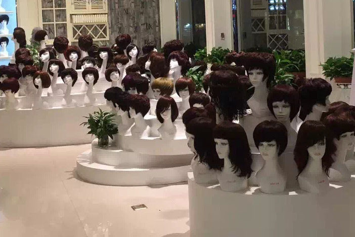 Precautions for wearing wigs