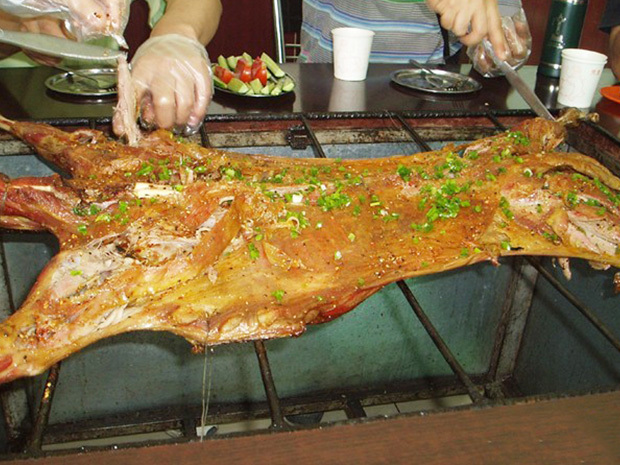 Guanshan roast whole lamb