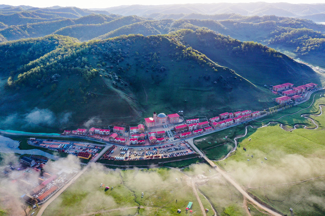关山草原风情小镇旺铺招租！携手文旅商机，共启财富新篇
