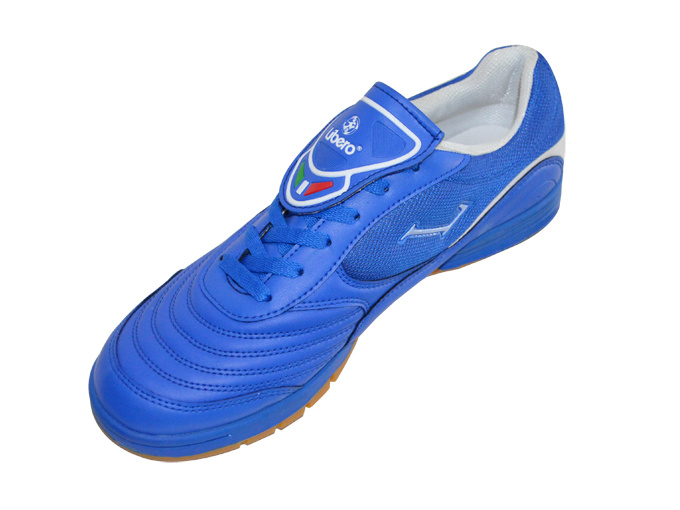 Soccer shoes