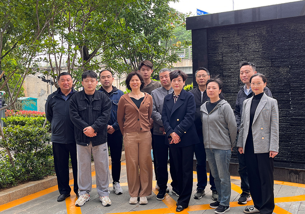 qy球友会官网集团所属酒店管理公司职工集体照