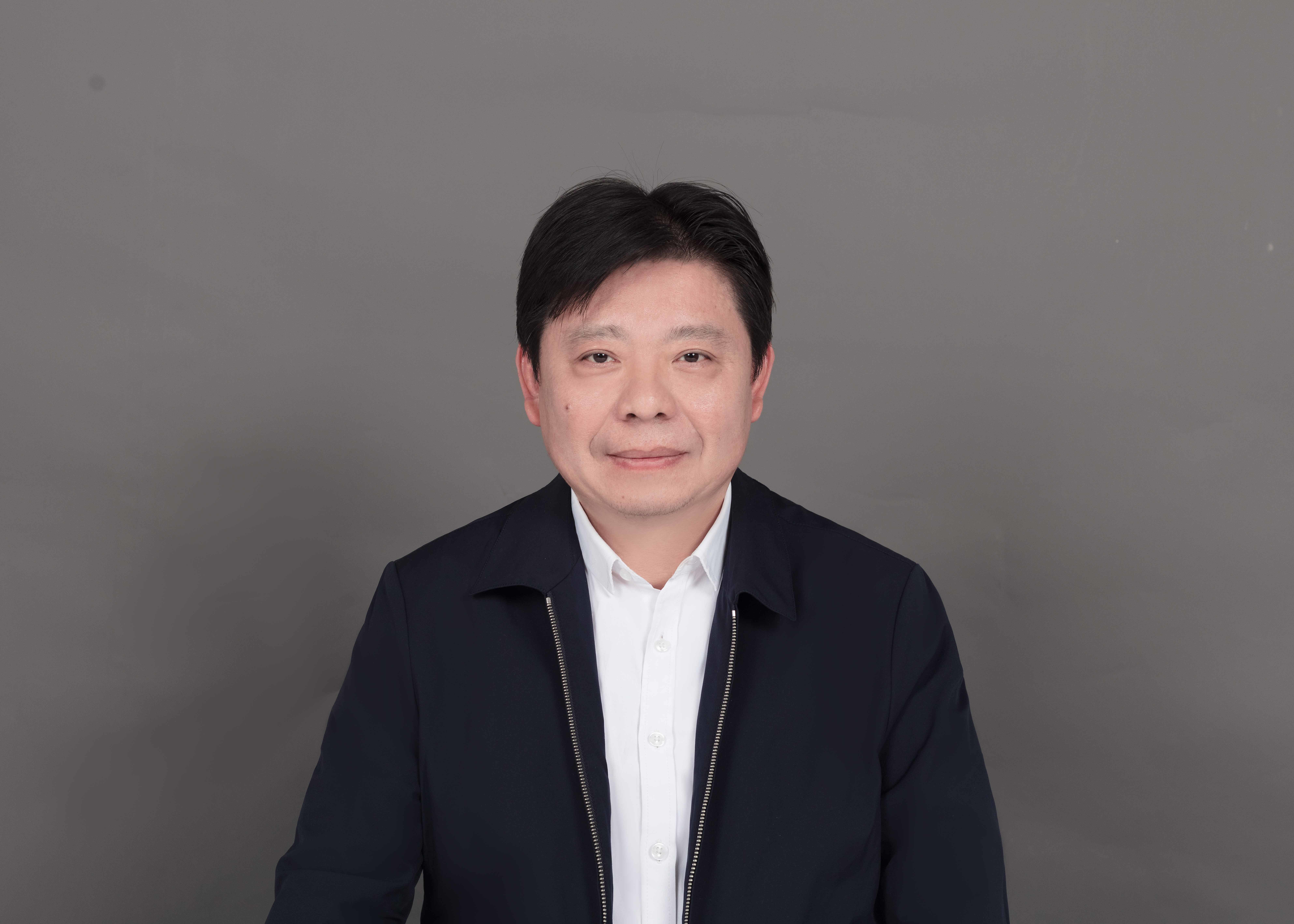 章伟坚（党委委员、副总经理）