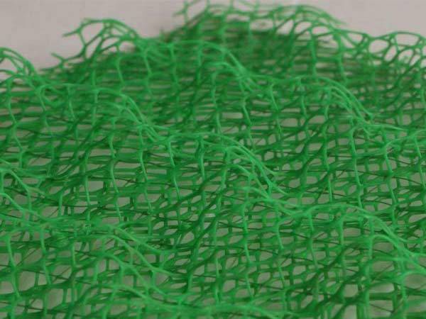 Plastic three-dimensional geotextile mat