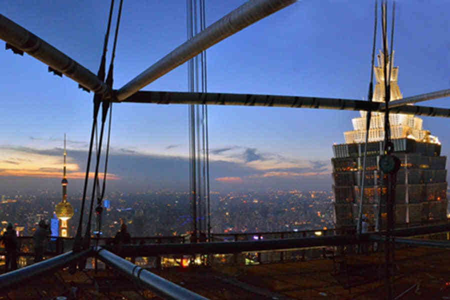 “空中飞船”上的夜景 “空中飞船”上的夜景
