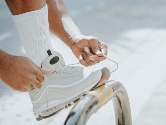 Continuously develop new products according to market demand, such as functional underwear lace fabric, popular underwear webbing, independent design lace and other high-end products