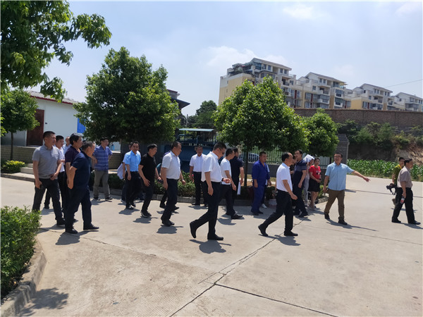 市人大副主任李作虎、各区县人大代表团到杨家镇污水处理厂调研工作