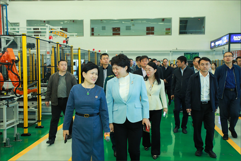 青島企業(yè)家日：三利集團(tuán)展現(xiàn)民族制造的責(zé)任擔(dān)當(dāng)