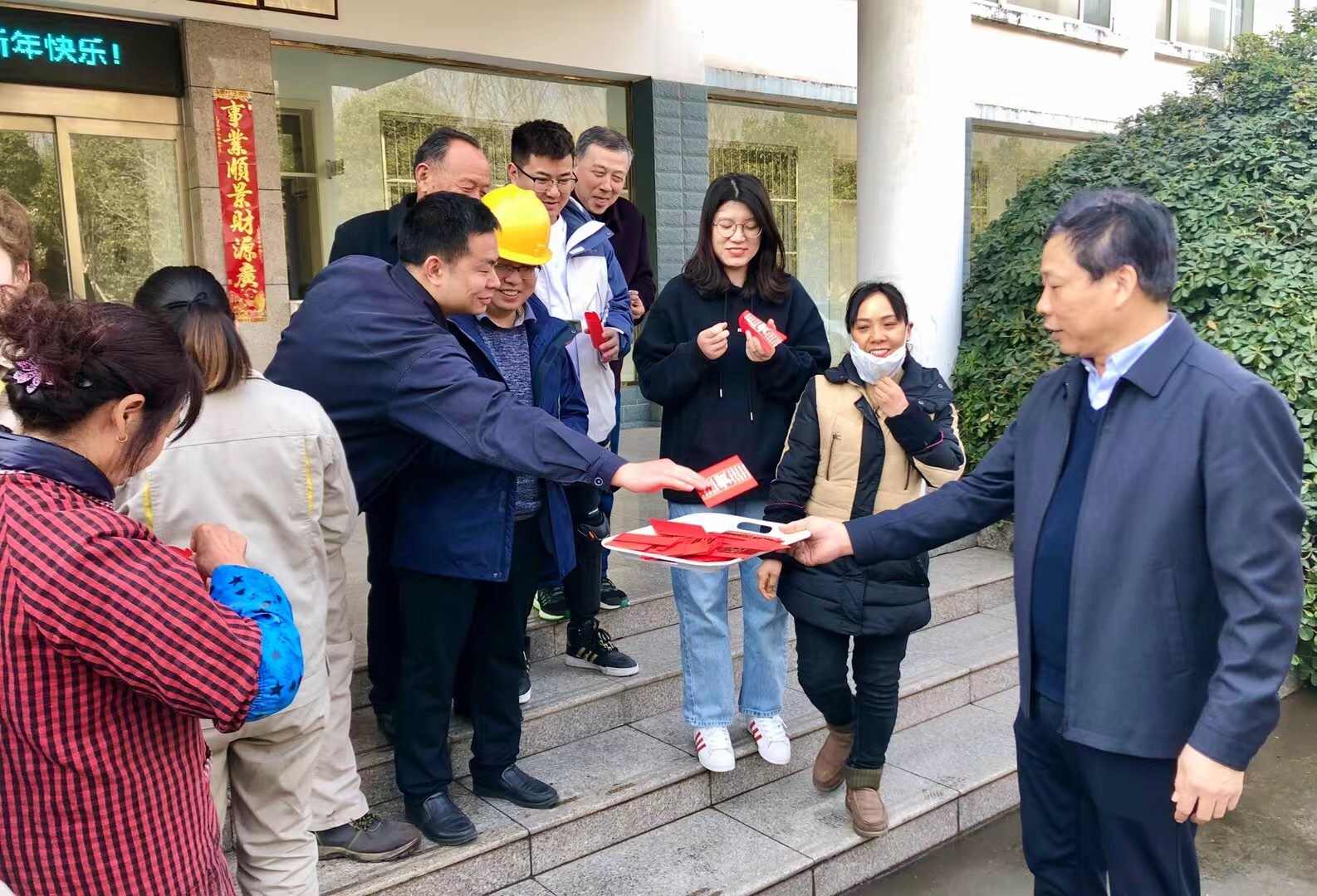 With the continuous improvement of product quality and the guarantee of delivery time, we have won widespread customer recognition. To catch up with the deadline for customers, the whole company will not rest during the Spring Festival this year. 