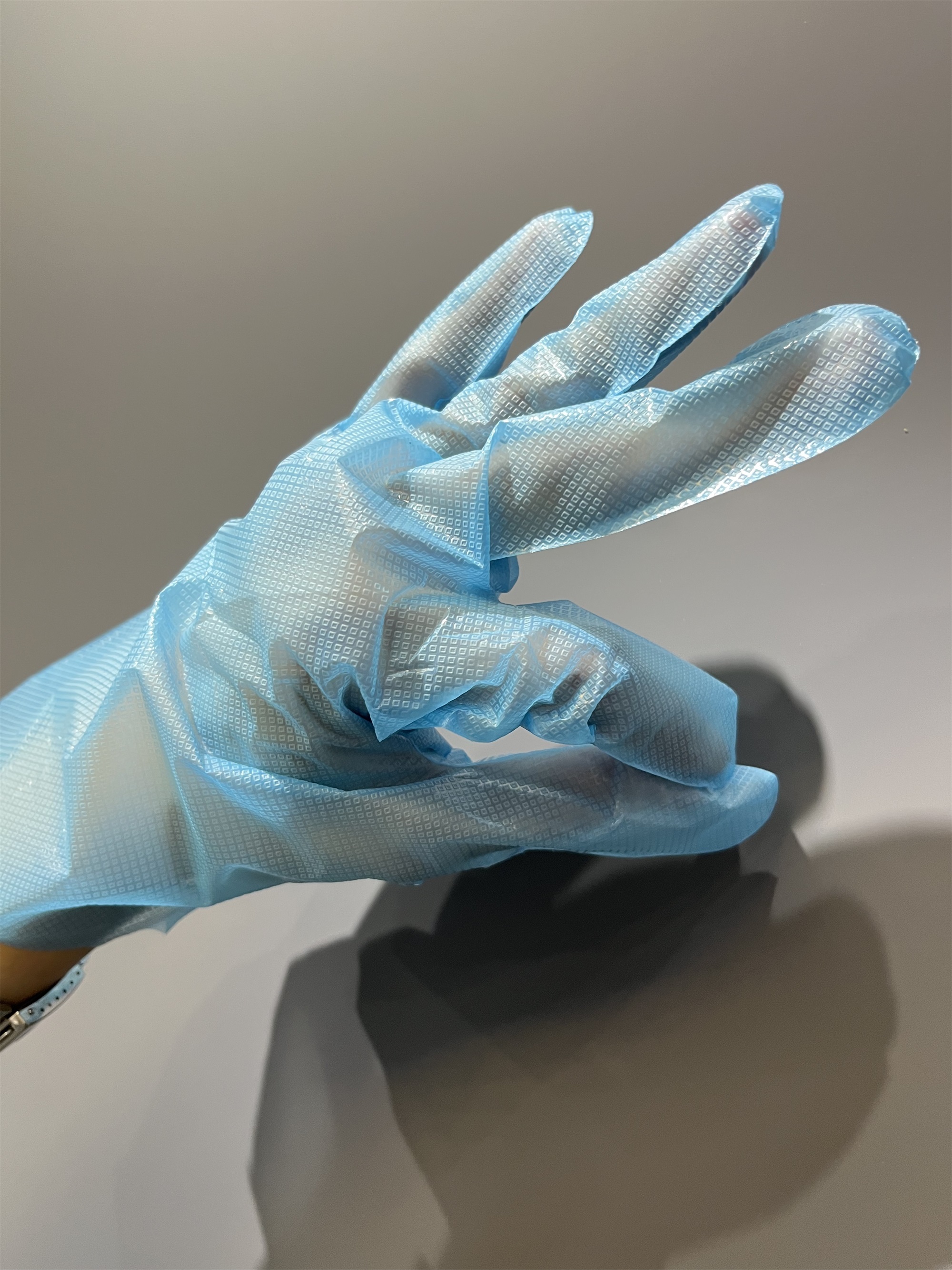 How to Maximize the Lifespan of Your Diamond Embossed TPE Gloves