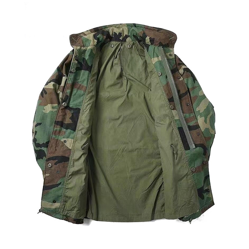 Chaquetas normales del camuflaje de los hombres