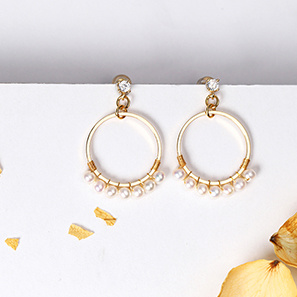 Minimalist circular earrings
