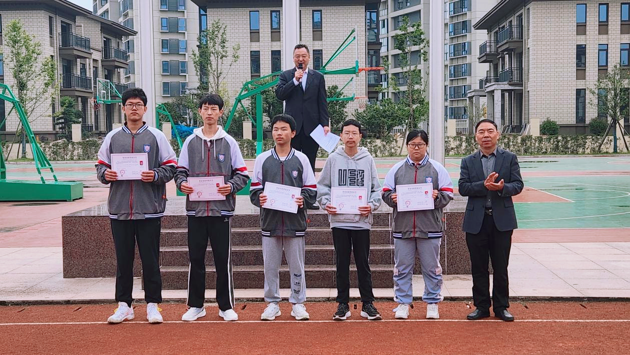 祝贺！我校211名学子斩获证书！