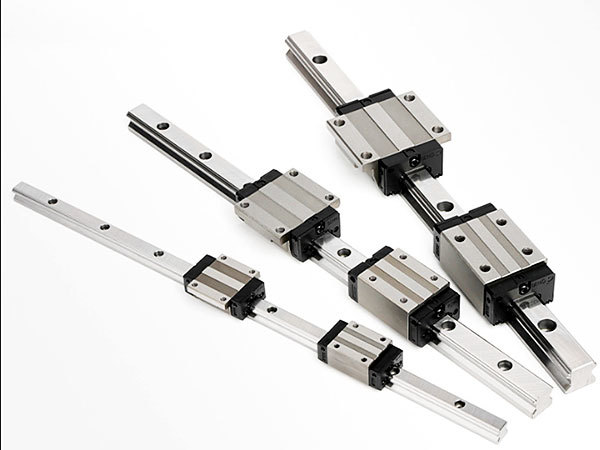 What are the reasons for the linear guide being strongly respected?
