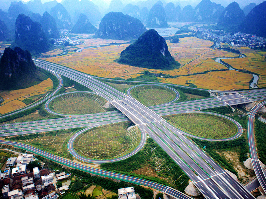 靖西至那坡高速公路獲2014年度平安工程獎