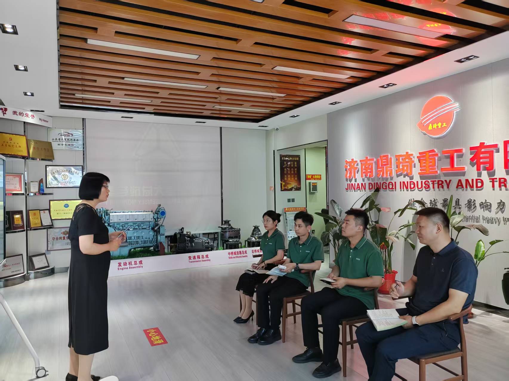鼎琦重工銷售增強(qiáng)素質(zhì)培訓(xùn)會(huì) 鼎琦重工銷售增強(qiáng)素質(zhì)培訓(xùn)會(huì)