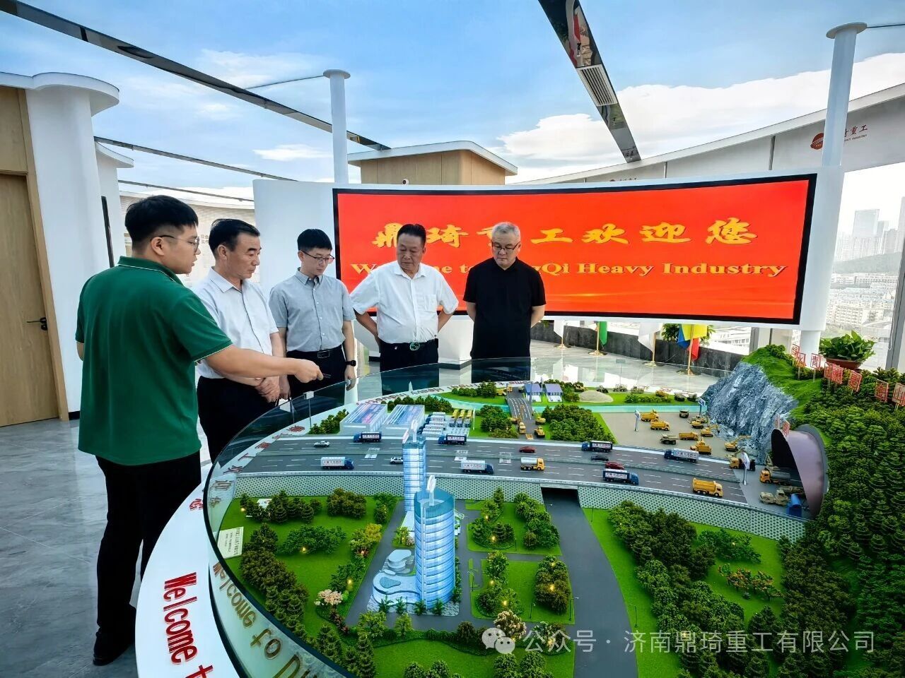 淮南市大通區(qū)領(lǐng)導(dǎo)一行蒞臨鼎琦重工考察指導(dǎo)