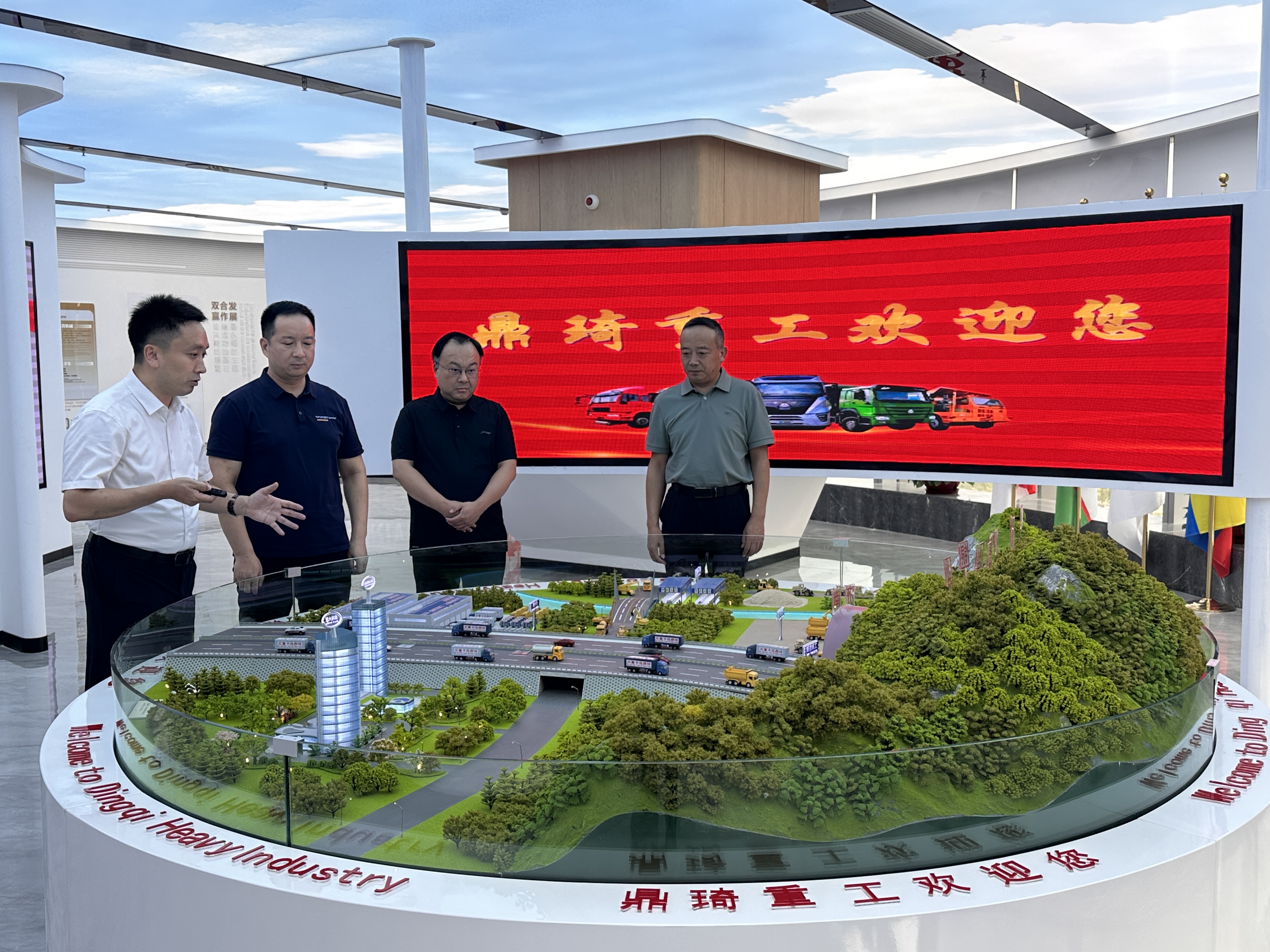 济宁市兖州区委领导一行来我司莅临指导