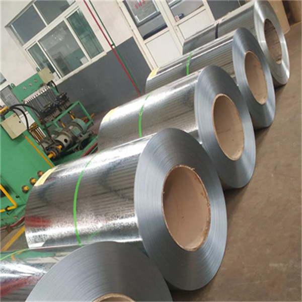 How does heat treatment affect the surface quality of stainless steel?
