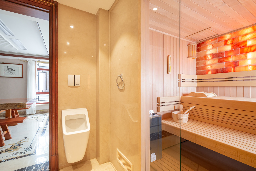 Private sauna, Wuhan (CN)