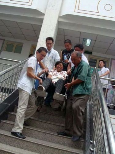 夏日炎炎似火烧 义务助诊情更高　　