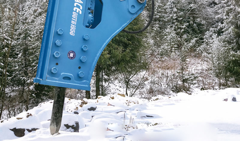 How many aspects should be considered when choosing a crushing hammer?