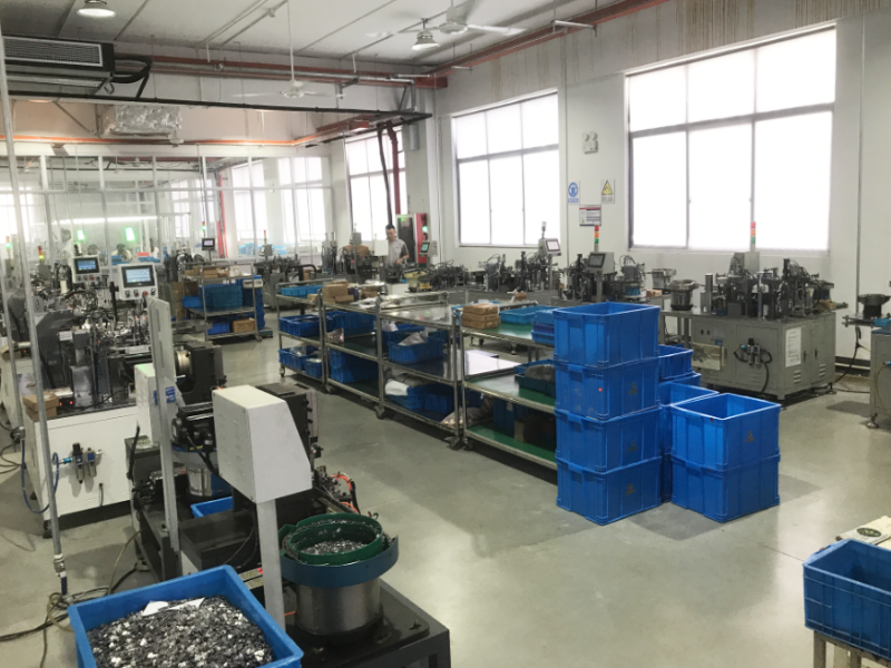 Automatic riveting equipment for parts