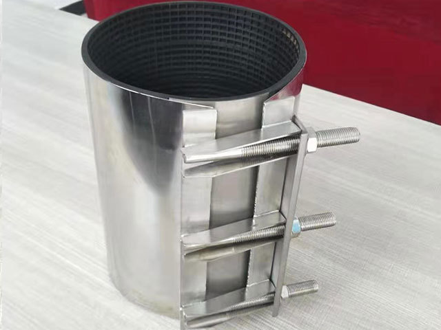 customized stainless steel pipe clamp from China manufacturer