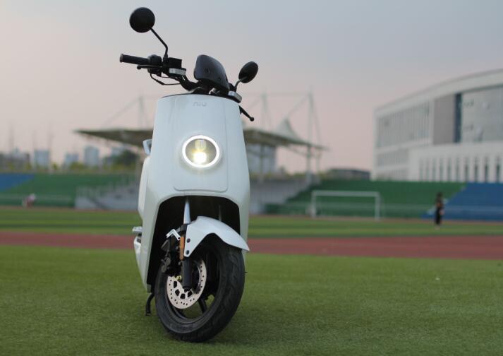 買電動(dòng)車是買鋰電池的還是鉛酸電池的？