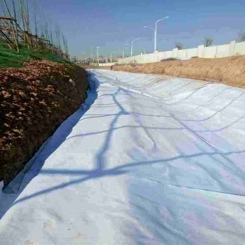 Fabricante de geotextiles negros y blancos no tejidos de polipropileno para la construcción de carreteras