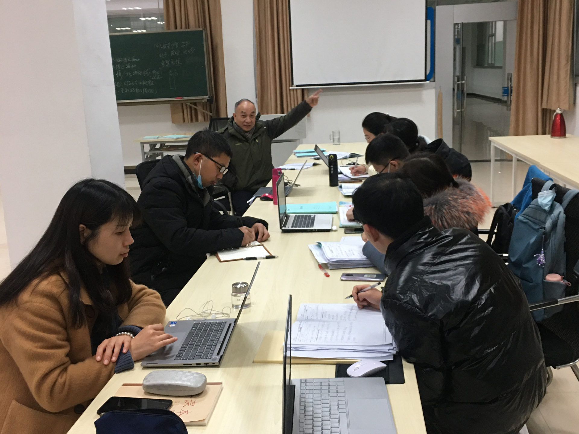以查促教 规范管理--2021-2022-1期末教学检查圆满完成
