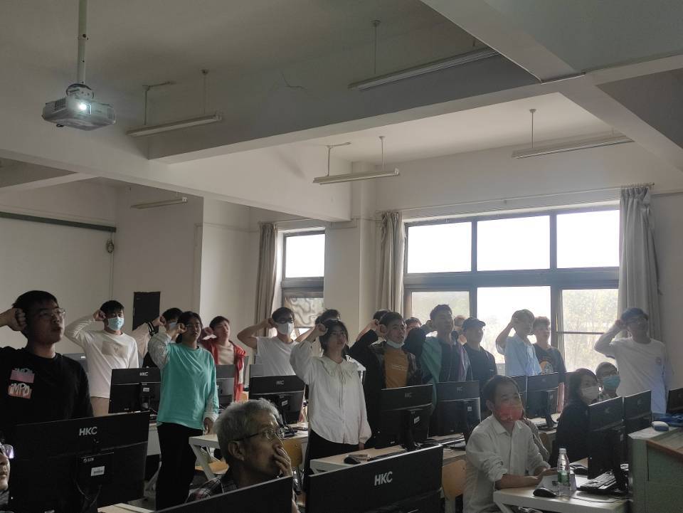 星空体育晴川学院工业机器人编程操作训练队组建启动仪式