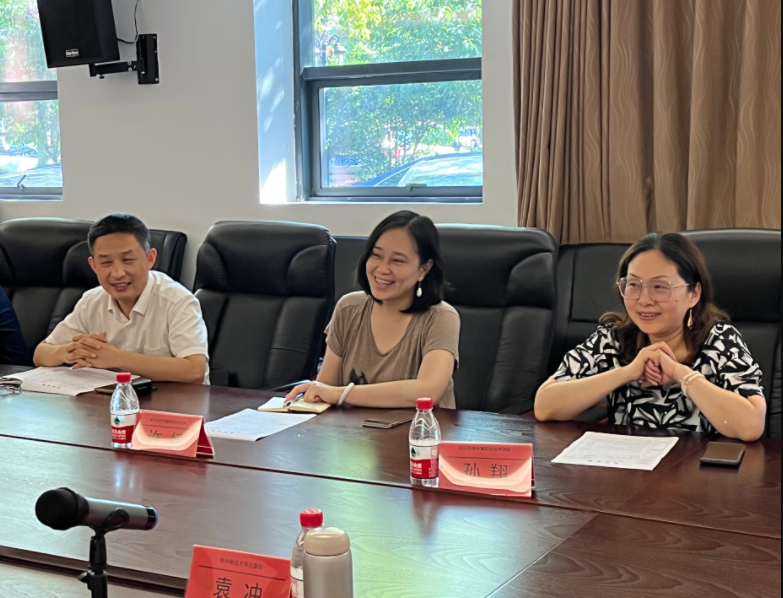 提质培优行动计划工业机器人技术专业校企“双元”合作 开发规划教材建设项目中期推进会 在华中科技大学出版社召开